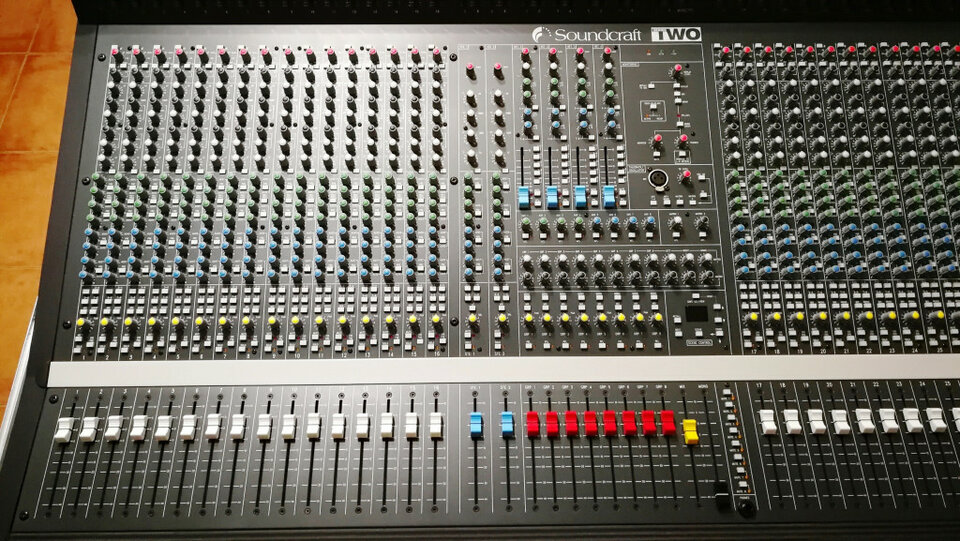 Soundcraft Two 32-8-2