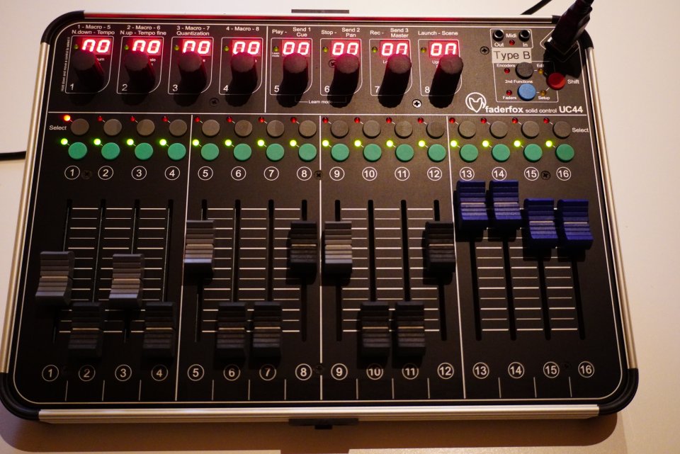 Faderfox UC44 (Universal Midi Controller)