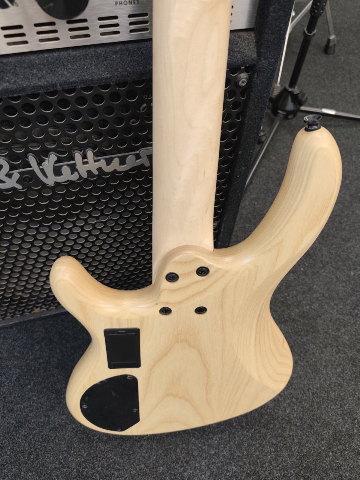 Cort DLX 5 cuerdas. Funda incluida y previo Mark Bass. de segunda mano · Foto 2 de 6 · Málaga · 275 €