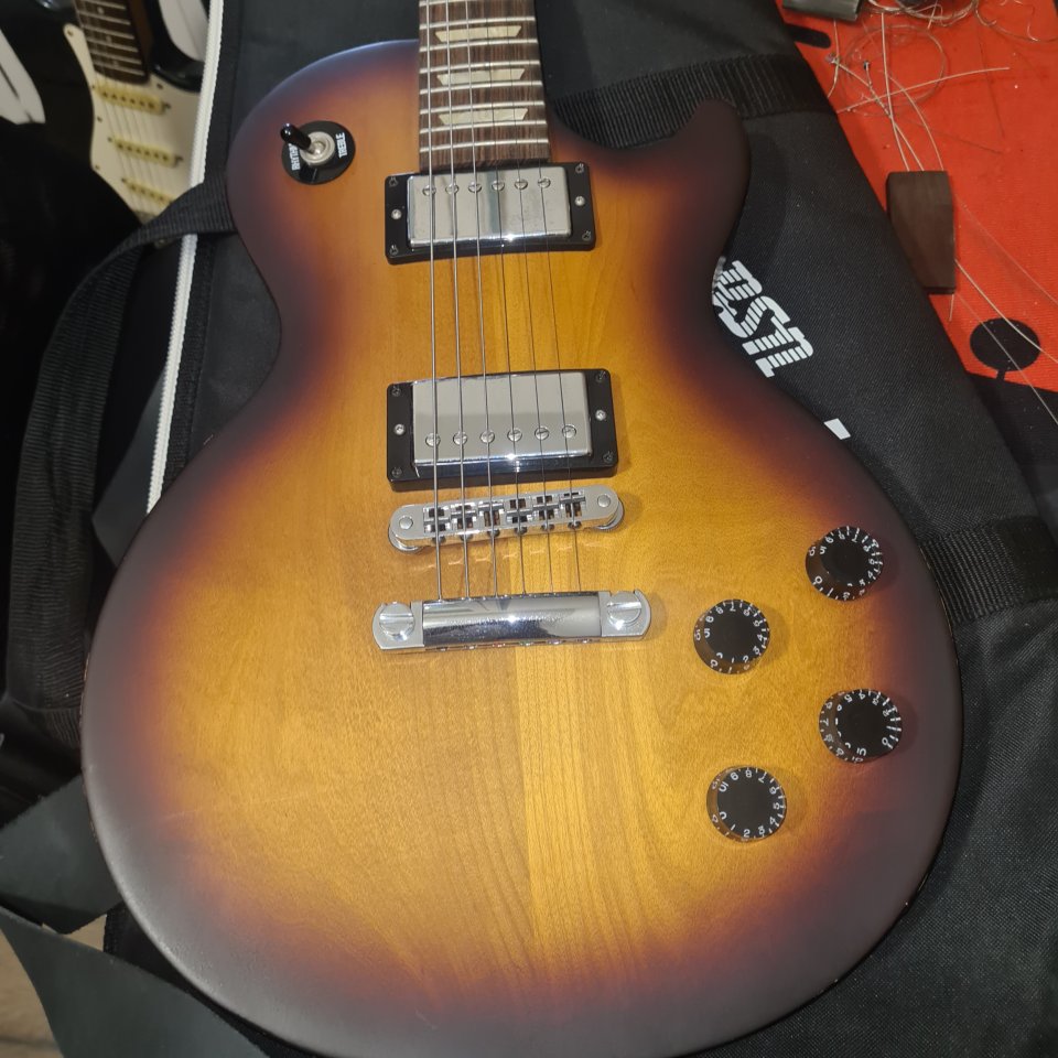 Gibson lpj 2014 de segunda mano · Foto 1 de 4 · Barcelona · 700 €