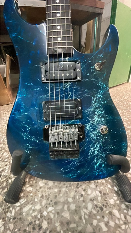 Luthier restauración y pintura guitarras y bajos electricos