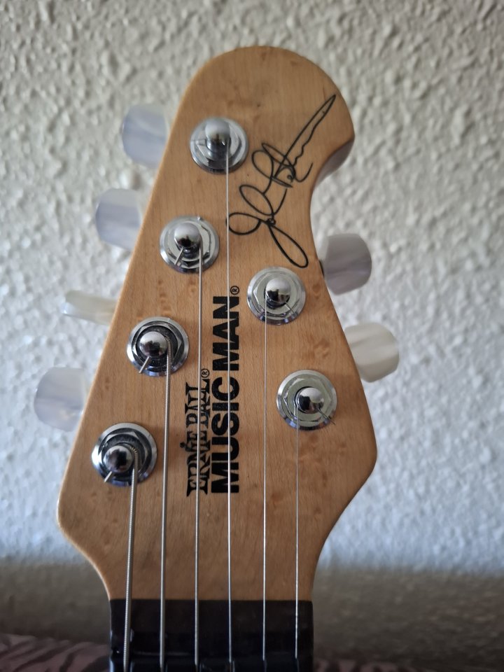 Music man JP6 de segunda mano · Foto 7 de 10 · Barcelona · 1400 €