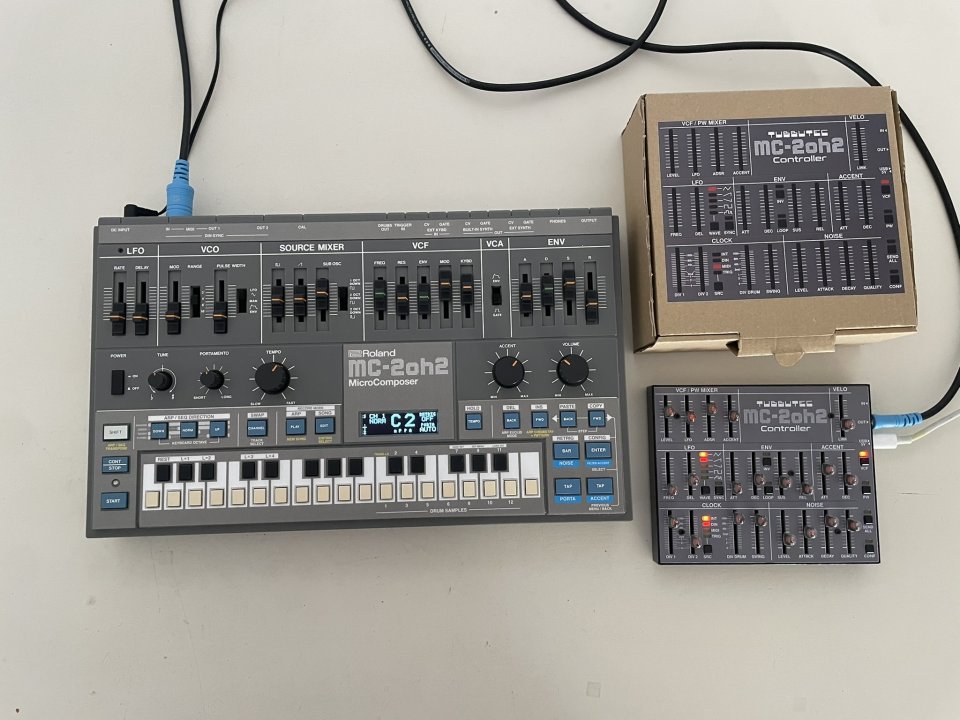 Roland MC-202 + Tubbutec MC-2oh2 Hi-Res + 2oh2 Controller de segunda mano · Málaga · 1900 €