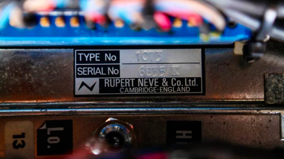 2 Neve 1073 vintage Enracados por Brent Averill.