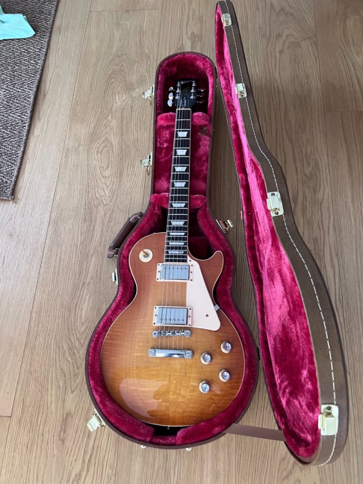 Vendo/cambio Gibson Les Paul Standard 60s Unburst (2020) de segunda mano · Foto 7 de 8 · Alicante · 2100 €