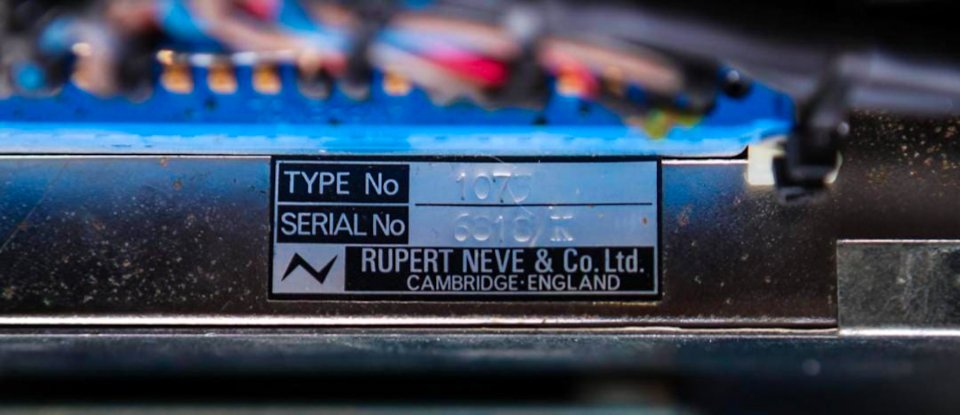 2 Neve 1073 vintage Enracados por Brent Averill.