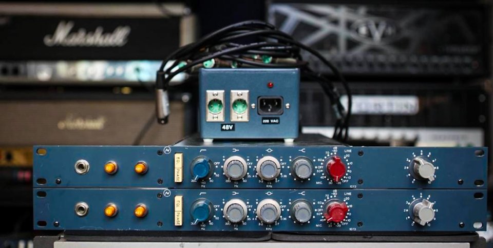 2 Neve 1073 vintage Enracados por Brent Averill.