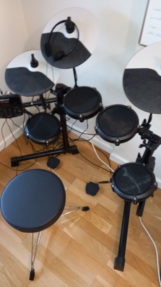 Alesis Debut Kit