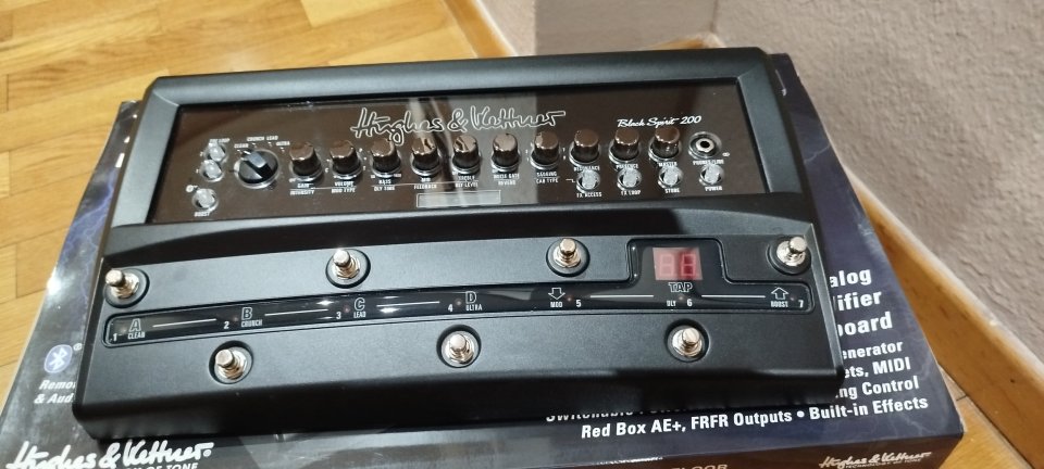 hughes & kettner black spirit 200 floor