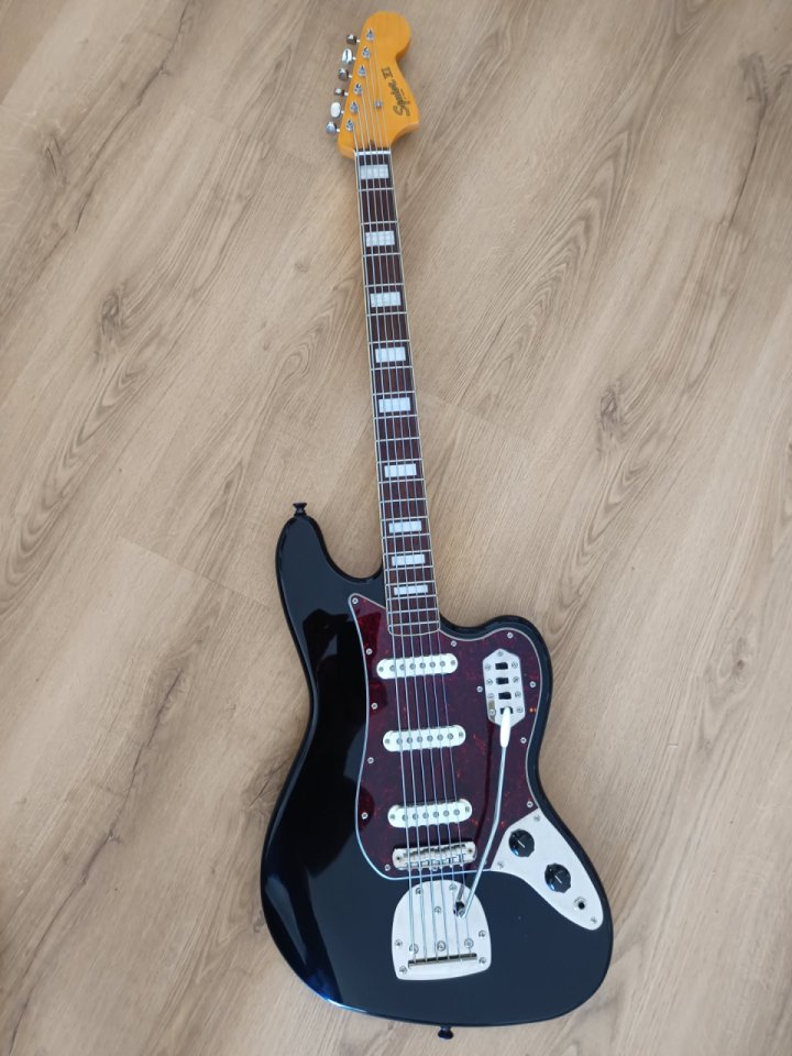 Squier Bass VI Negra de segunda mano · Foto 1 de 9 · Madrid · 370 €