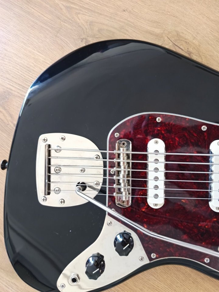 Squier Bass VI Negra de segunda mano · Foto 3 de 9 · Madrid · 370 €