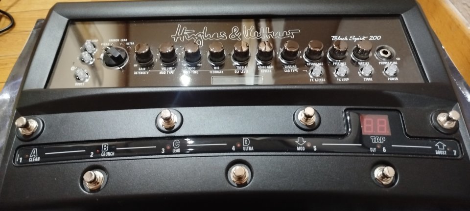 hughes & kettner black spirit 200 floor