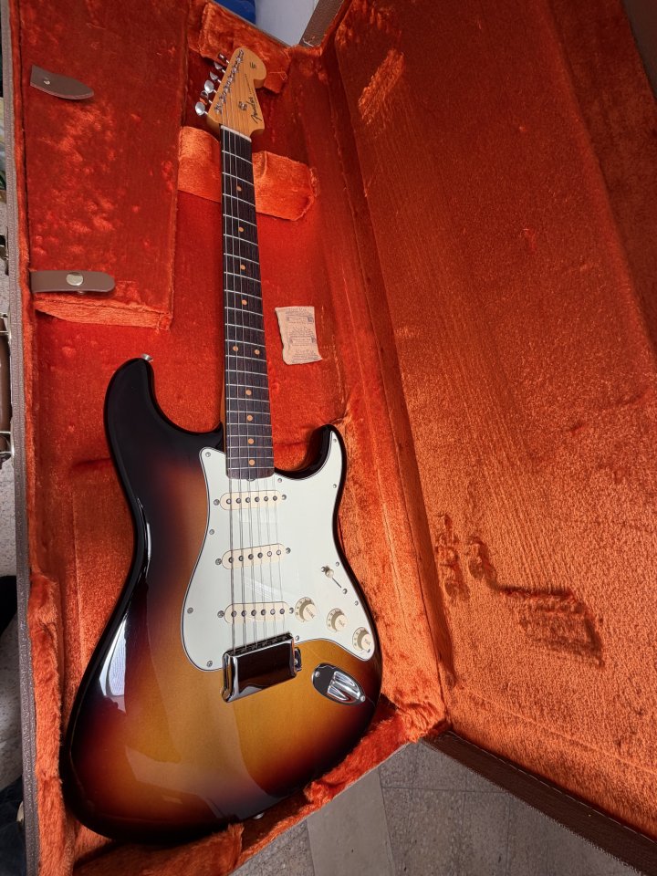 Fender American Vintage II 1961 Stratocaster RW 3TS de segunda mano · Foto 1 de 8 · Las Palmas · 1850 €