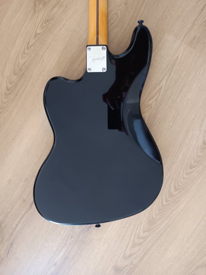 Squier Bass VI Negra de segunda mano · Foto 4 de 9 · Madrid · 370 €