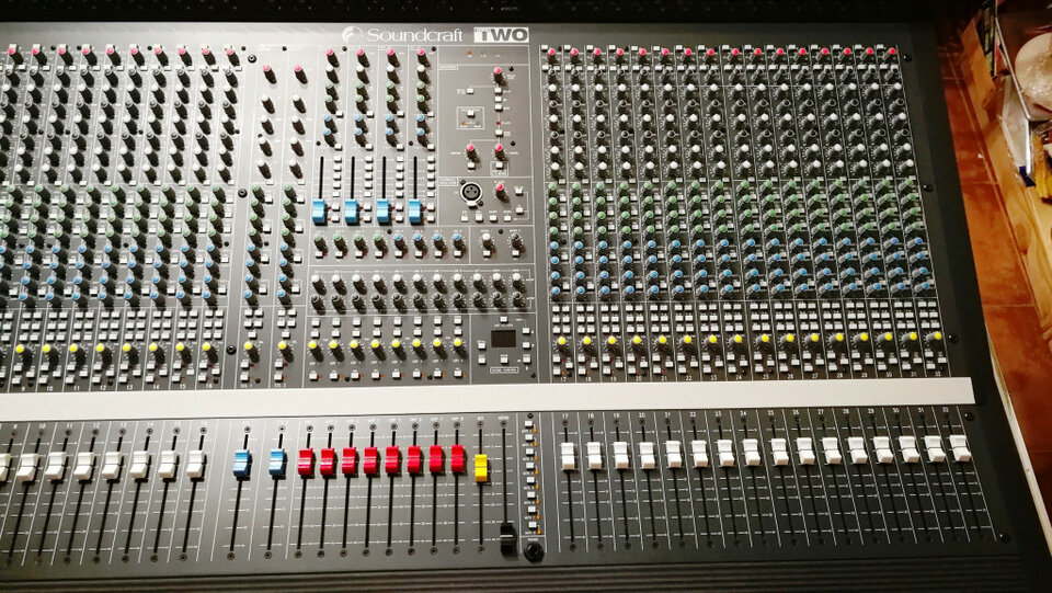 Soundcraft Two 32-8-2