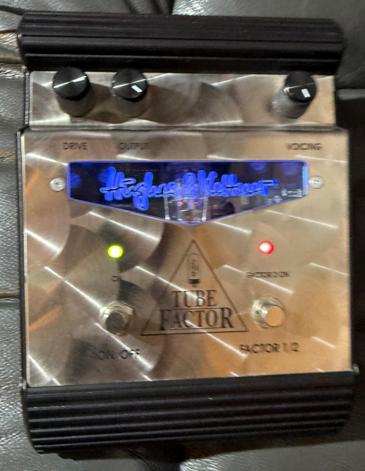 Hughes & Kettner TUBE FACTOR Overdrive con válvula.