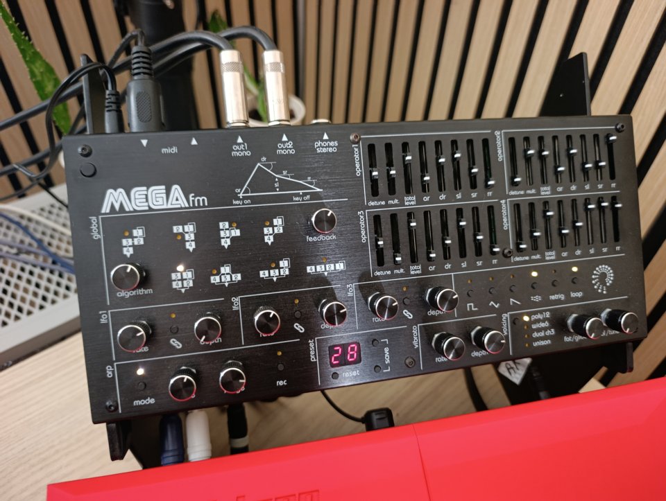 twisted electrons mega fm de segunda mano · Foto 7 de 7 · Valencia · 480 €
