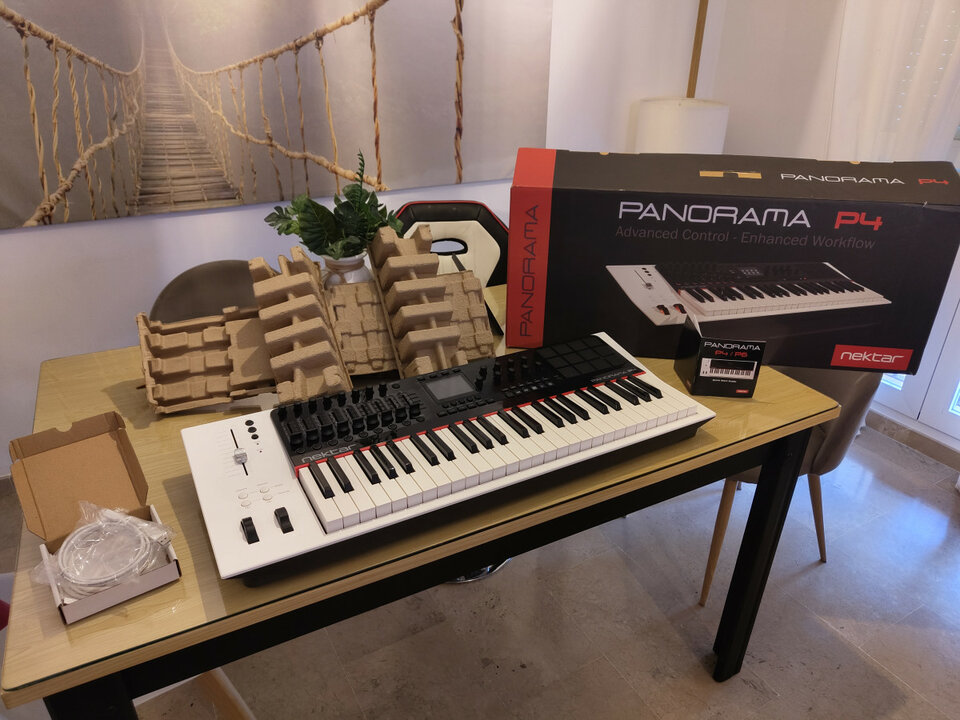 Teclado MIDI Nektar P4