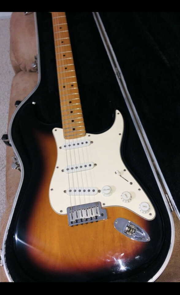 FENDER Stratocaster Standard American
