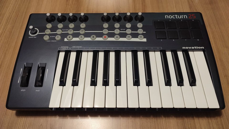 Novation Nocturn 25