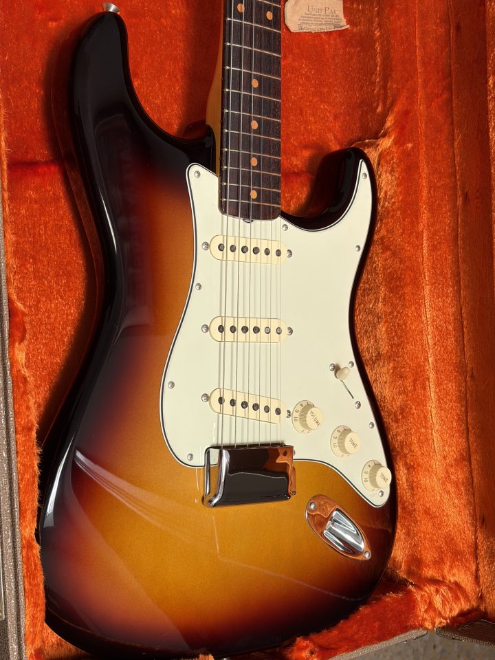 Fender American Vintage II 1961 Stratocaster RW 3TS de segunda mano · Foto 4 de 8 · Las Palmas · 1850 €