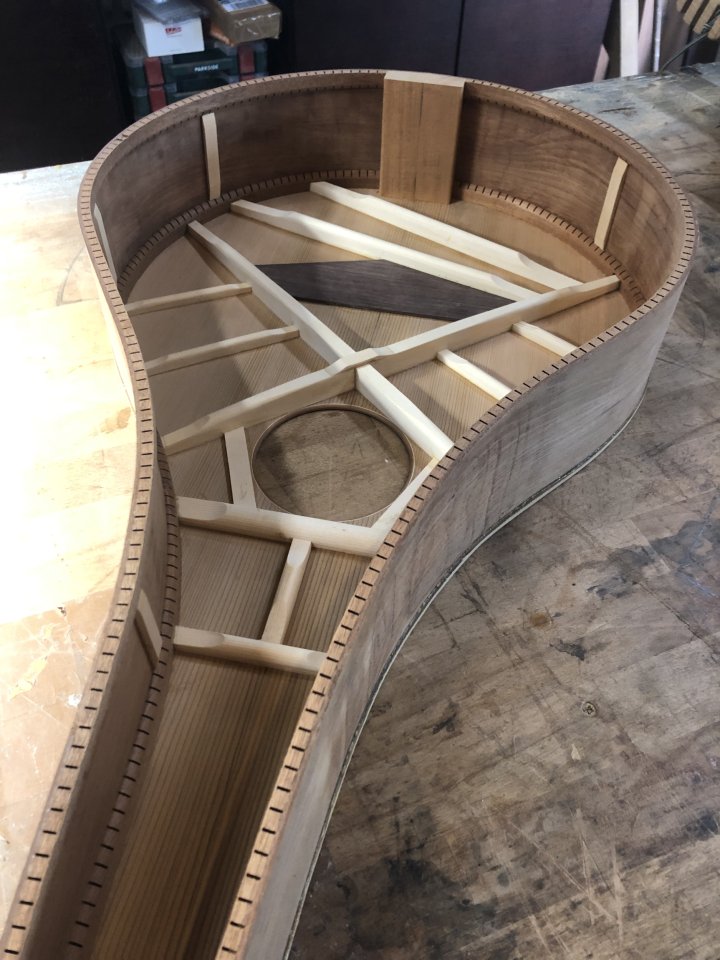 Alquilo / comparto taller lutheria