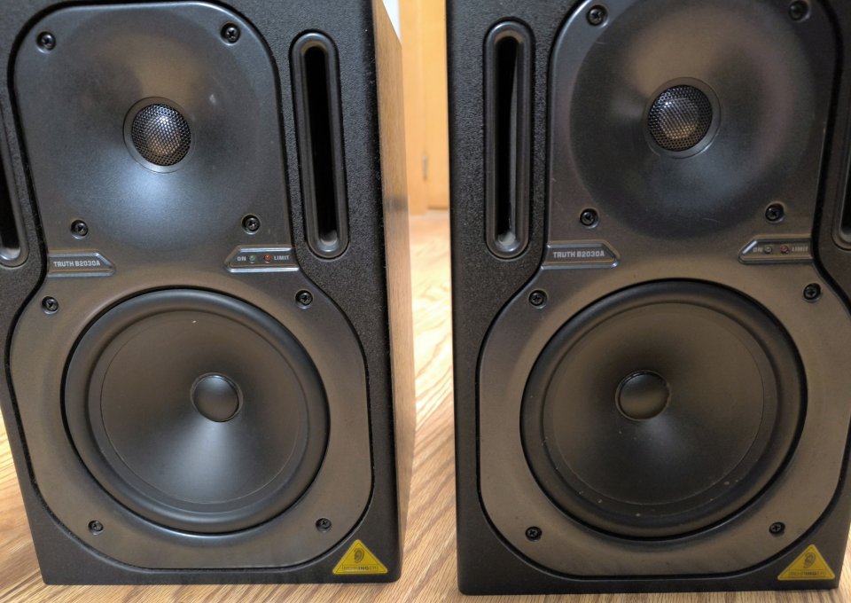 Vendo Behringer B2030A -Monitores de estudio-
