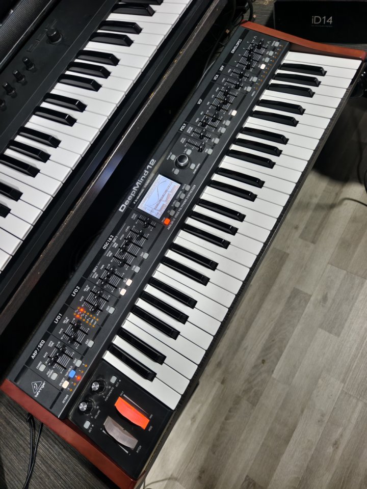 Berhinger deepmind 12 de segunda mano · Alicante · 450 €