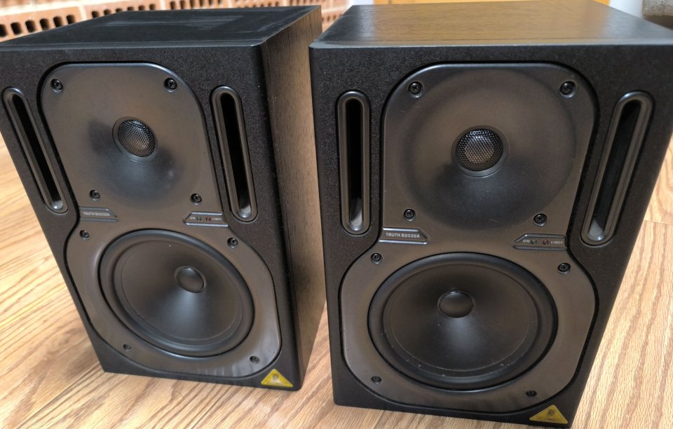 Vendo Behringer B2030A -Monitores de estudio-