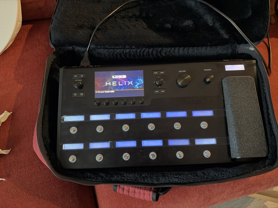 Line6 Helix Floor (ampli DT25 opcional) de segunda mano · Barcelona · 800 €