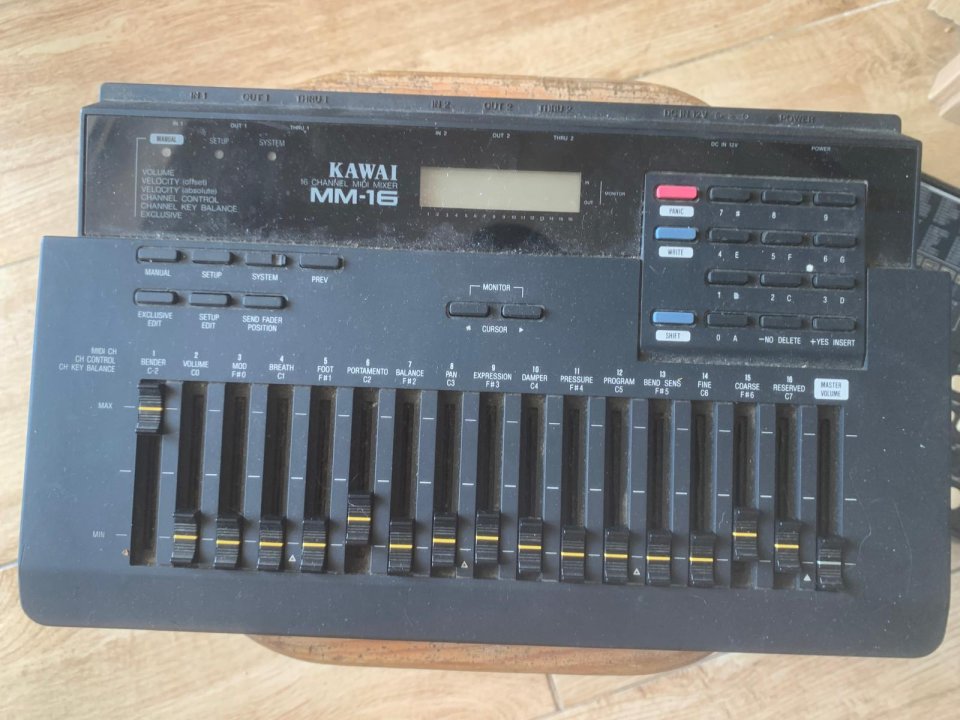 Kawai MM 16 Mixer 16 canales MIDI