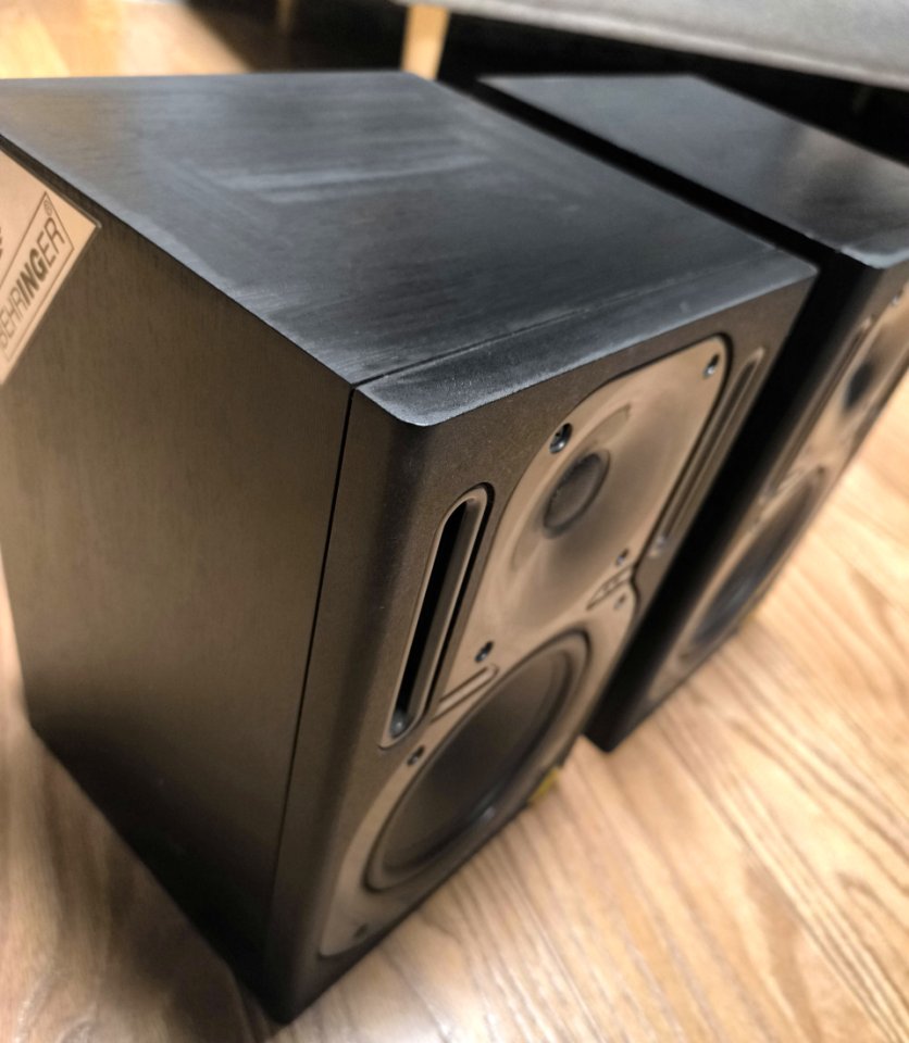 Vendo Behringer B2030A -Monitores de estudio-