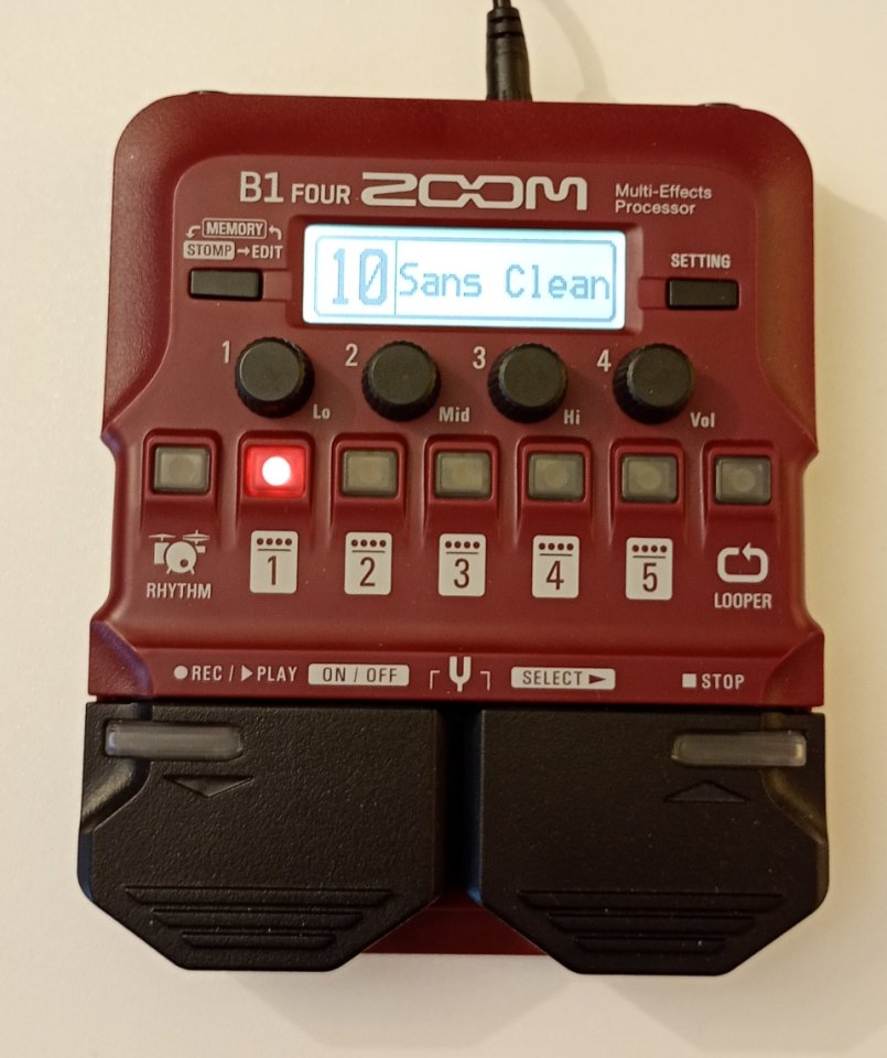 Zoom B1 Four de segunda mano · Foto 1 de 3 · Jaén · 45 €