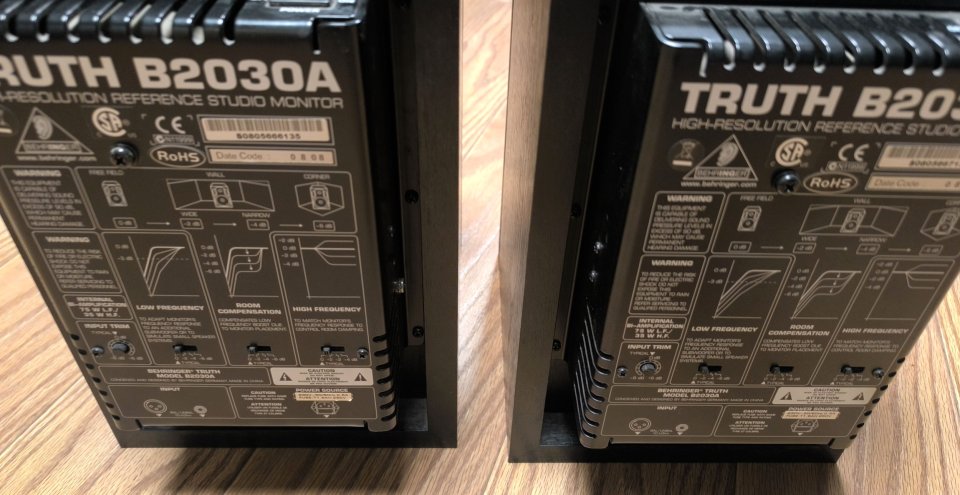 Vendo Behringer B2030A -Monitores de estudio-