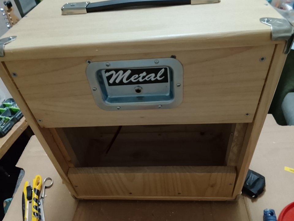 Pantalla 1x12 madera Abeto Finlandés 18mm de segunda mano · Foto 2 de 10 · Cáceres · 90 €