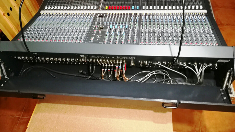 Soundcraft Two 32-8-2
