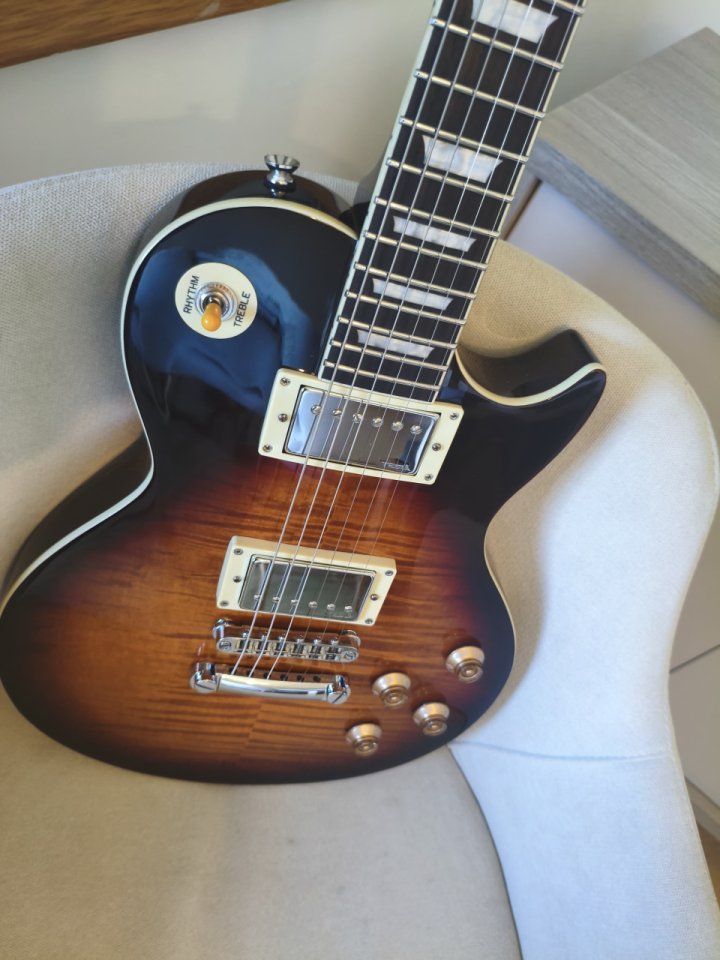 Harley Benton SC-550 II Deluxe (Mint) - Increíble plataforma de estudio de segunda mano · Foto 9 de 9 · Pontevedra · 220 €