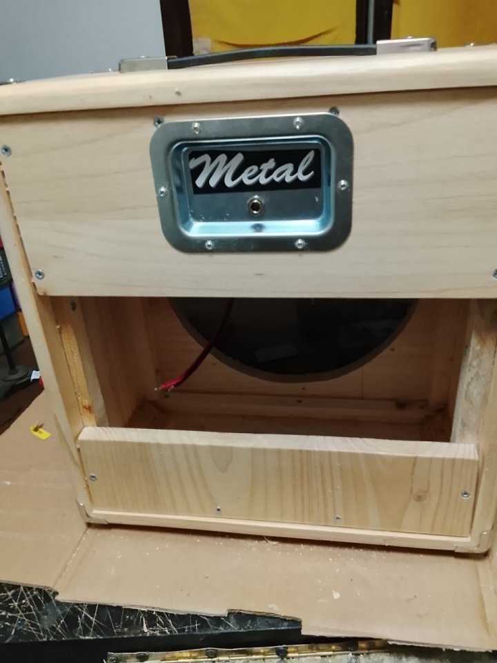 Pantalla 1x12 madera Abeto Finlandés 18mm de segunda mano · Foto 4 de 10 · Cáceres · 90 €