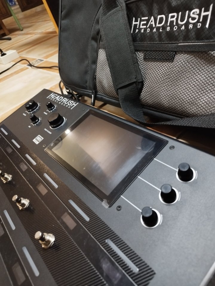 Multiefectos Headrush Pedalboard + funda