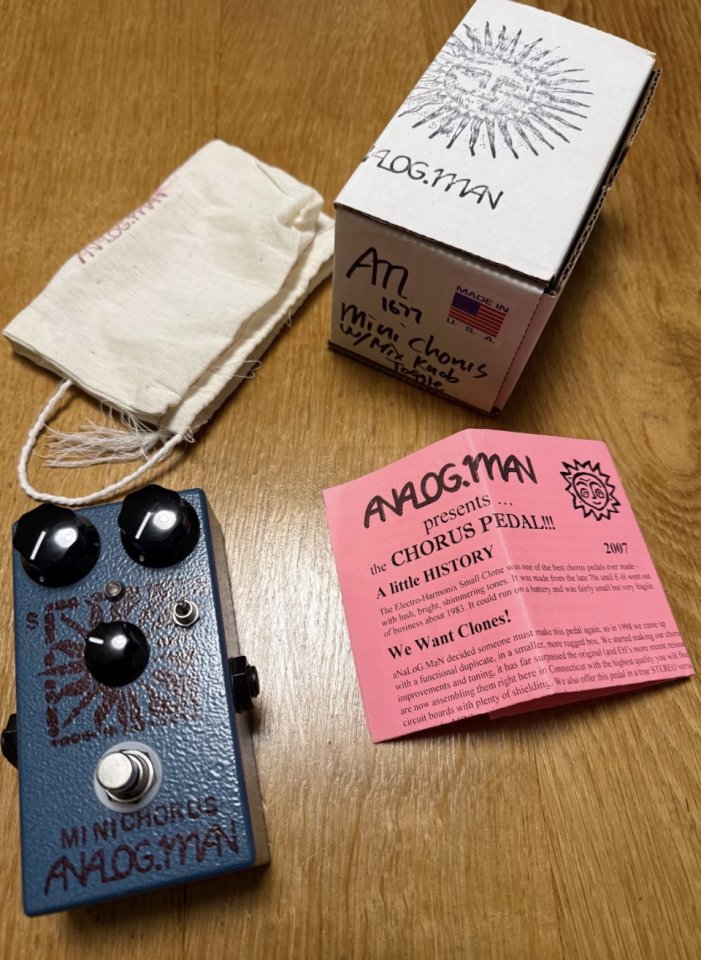 Analog Man Mini Chorus pedal toggle depth + pot mix opt