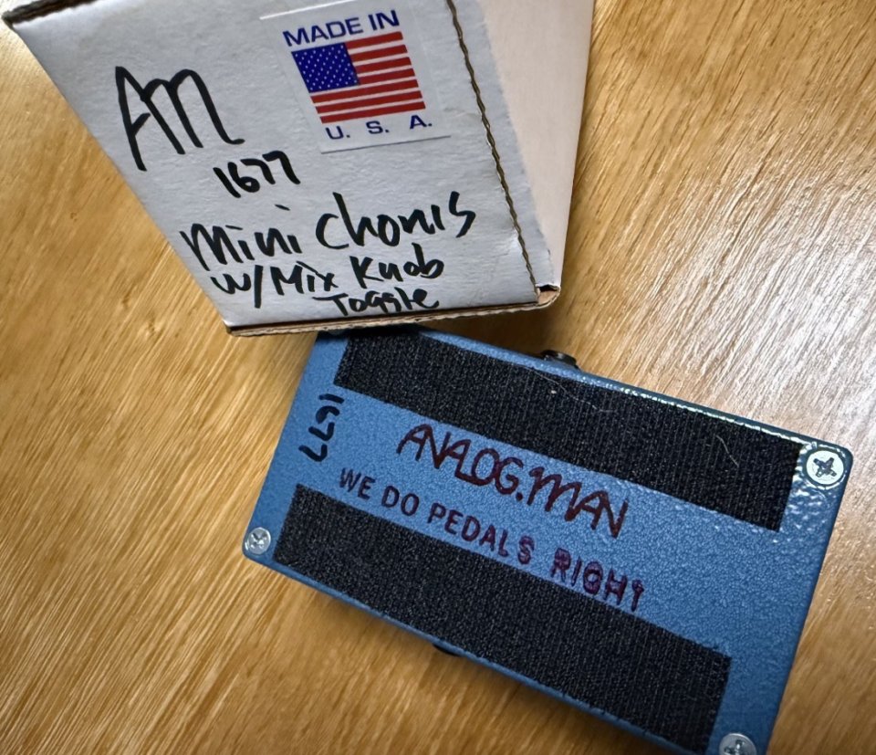 Analog Man Mini Chorus pedal toggle depth + pot mix opt