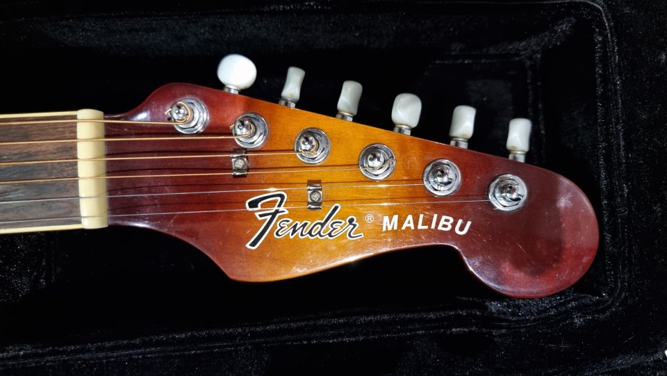 Fender Malibu Korea 1996 acústica + funda de segunda mano · Foto 2 de 10 · Madrid · 320 €
