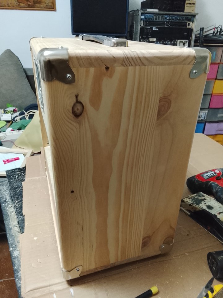 Pantalla 1x12 madera Abeto Finlandés 18mm de segunda mano · Foto 7 de 10 · Cáceres · 90 €