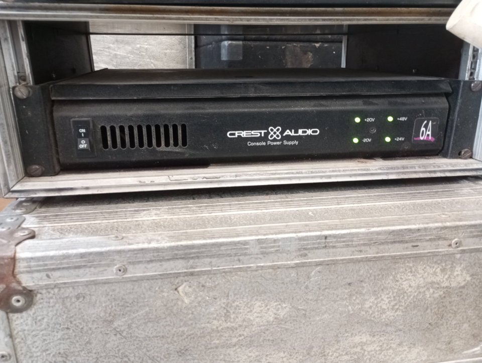 Mesa de sonido crest gtx