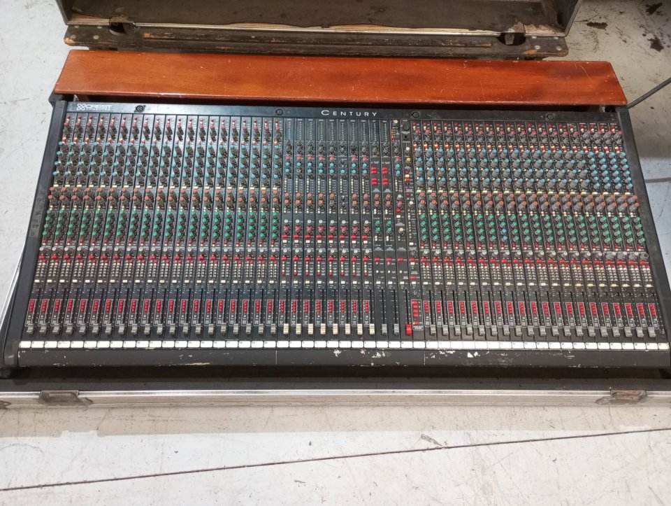 Mesa de sonido crest gtx