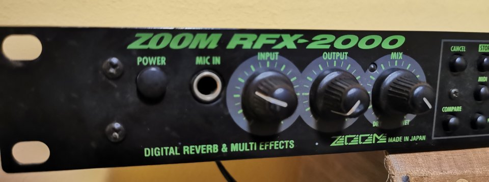 Procesador de efectos Zoom RFX-2000 de segunda mano · Foto 1 de 5 · Madrid · 100 €