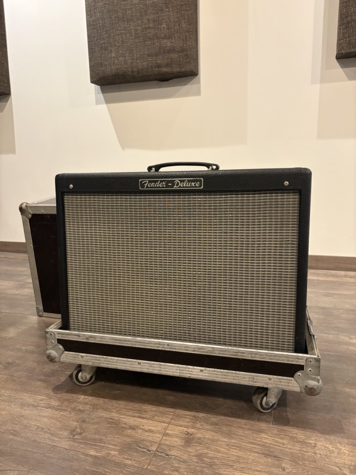 Combo Fender Hot Rod Deluxe + Flight case de segunda mano · Foto 1 de 9 · Barcelona · 400 €