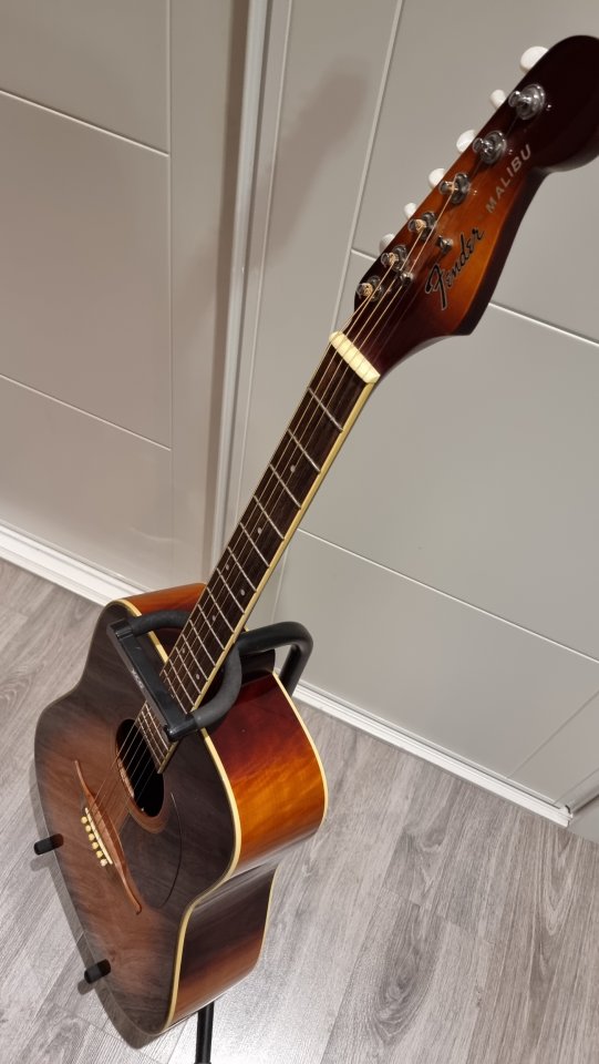 Fender Malibu Korea 1996 acústica + funda de segunda mano · Foto 5 de 10 · Madrid · 320 €