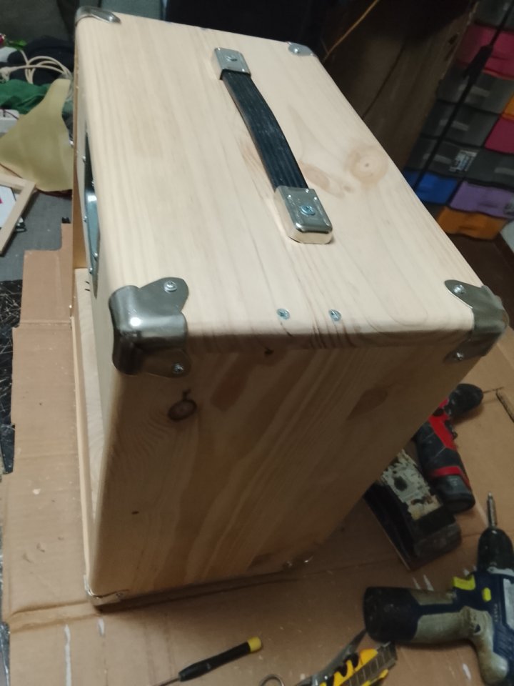 Pantalla 1x12 madera Abeto Finlandés 18mm de segunda mano · Foto 10 de 10 · Cáceres · 90 €