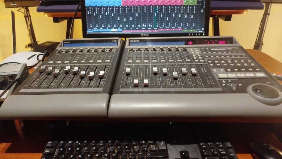 Mackie Control Universal y Extender